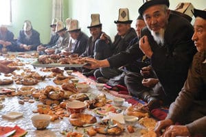 Figure 6. Focus group meal in the Alai Valley, Photo: Tobias Kraudzun.