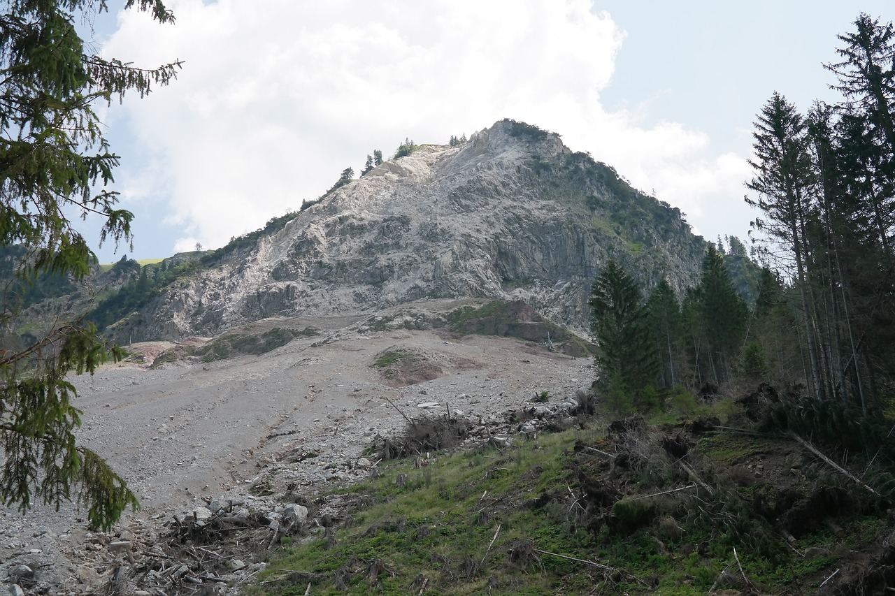 rock fall 2100448 1280 1